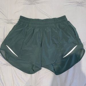 Lululemon 4 inch hotty hot shorts